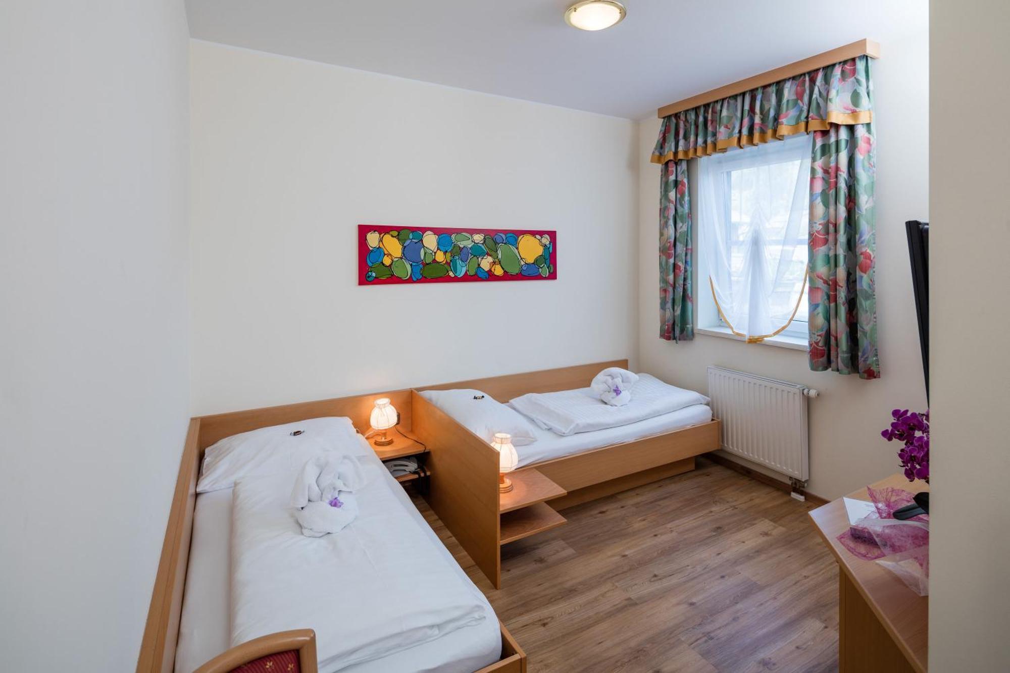 Gasthaus Pension Zum Lustigen Steirer Bruck an der Mur Room photo