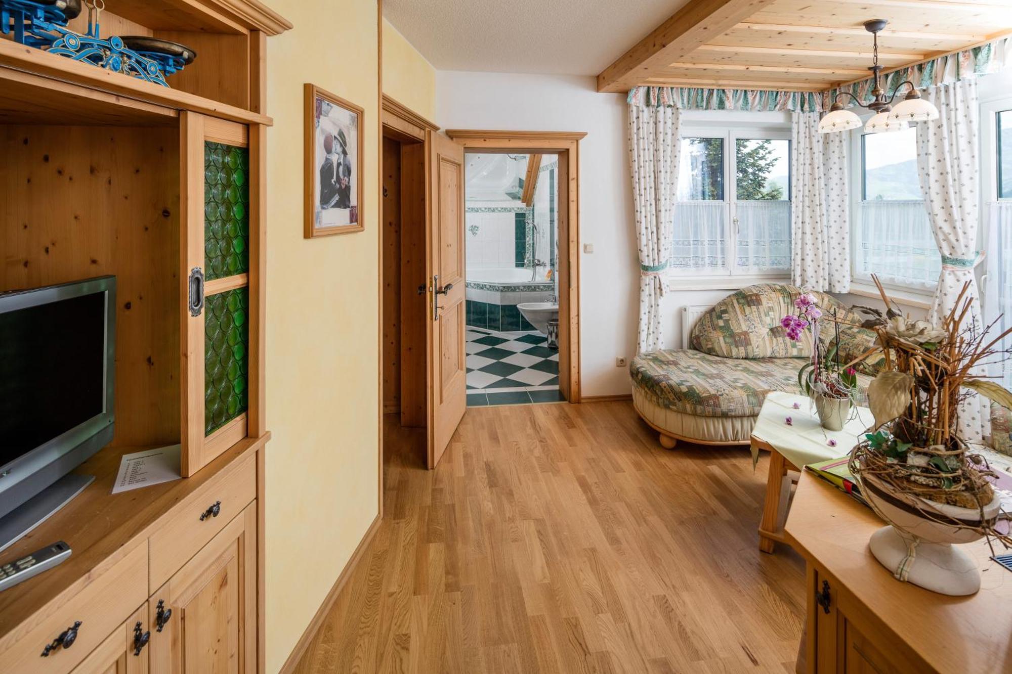 Gasthaus Pension Zum Lustigen Steirer Bruck an der Mur Room photo